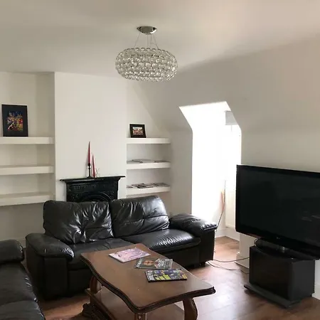 Homestay Dartmouth House *