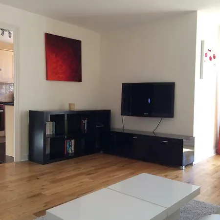 Beautiful Kingston Apartment
