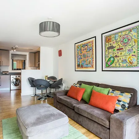 Beautiful, Secure, 2-bedroom Canal-side