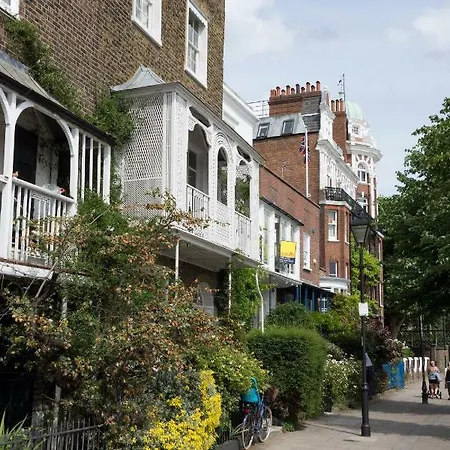 Yellow Submarine Apartment London