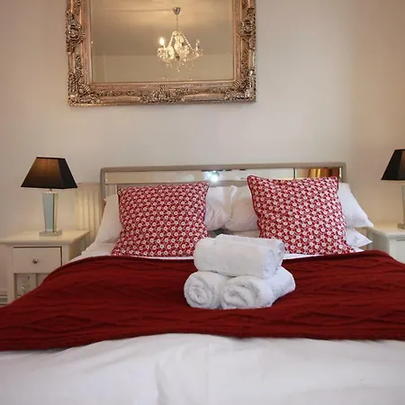 227 Lavita House * London