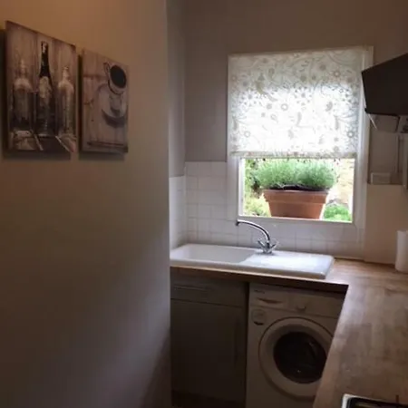 Perfect 2 Bedroom Flat Shepherds Bush W12 Apartment