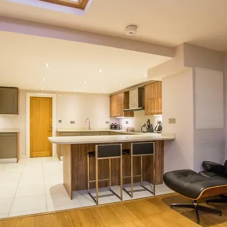 The Escalier Mews - Bright 3bdr *