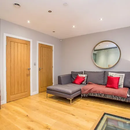 The Escalier Mews - Bright 3bdr * Londra