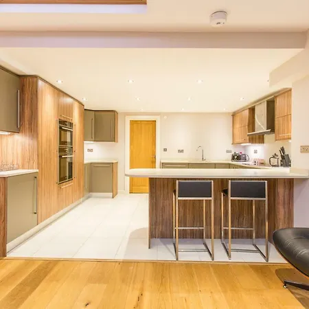 The Escalier Mews - Bright 3bdr * London