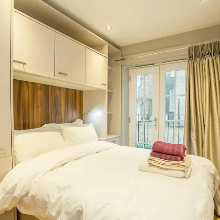 The Escalier Mews - Bright 3bdr Apartment *