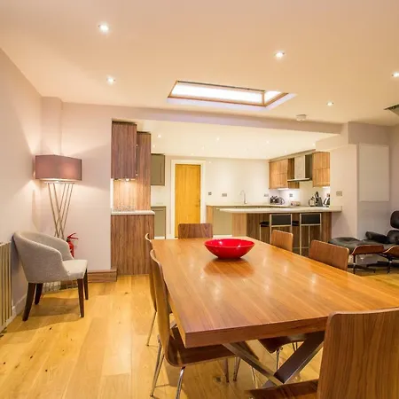 The Escalier Mews - Bright 3bdr *