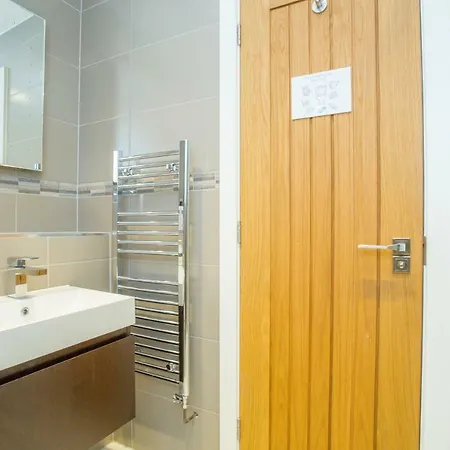 The Escalier Mews - Bright 3bdr Apartment London