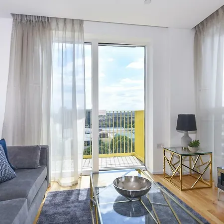 Апартаменты Millharbour Residences Лондон