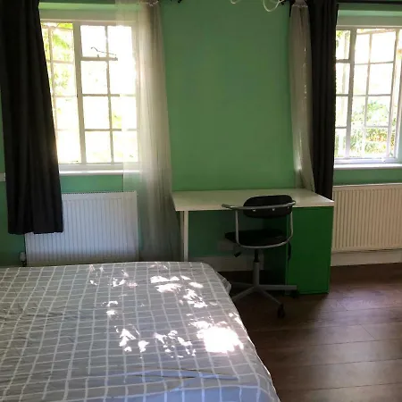 Dartmouth House Homestay *