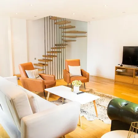 Holiday home The Holborn Lights - Modern 3Bdr Home With Rooftop Terrace & Garage