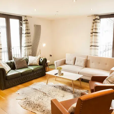 The Holborn Lights - Modern 3Bdr Home With Rooftop Terrace & Garage Holiday home London