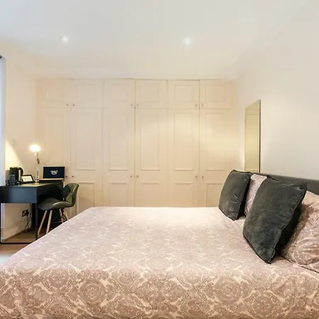 Bed & Breakfast Harrods