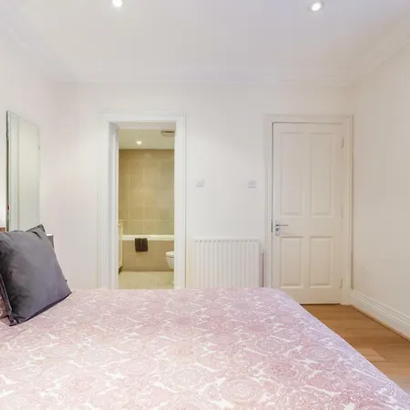 Harrods Bed & Breakfast 3*