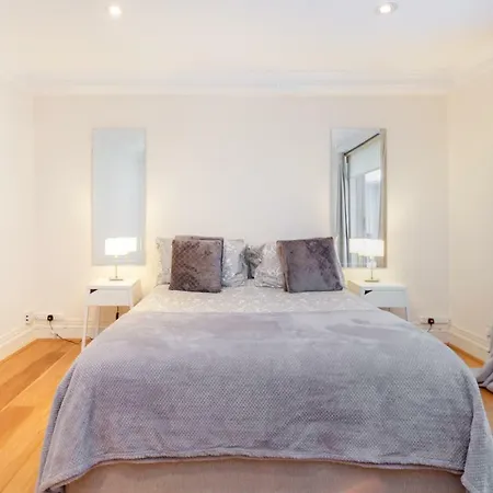 Bed & Breakfast Harrods London