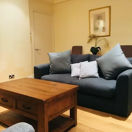 Large 2 Bedroom 2 Bathroom In Westminster Apartment