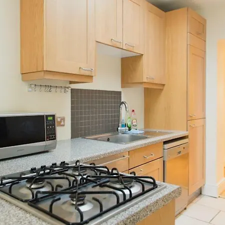 Large 2 Bedroom 2 Bathroom In Westminster