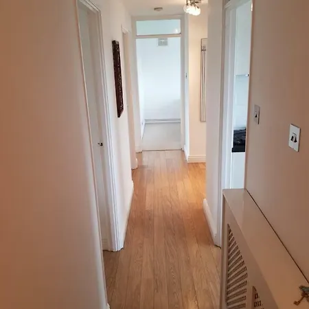 24 Clifton Gardens Pond Field House * Londra