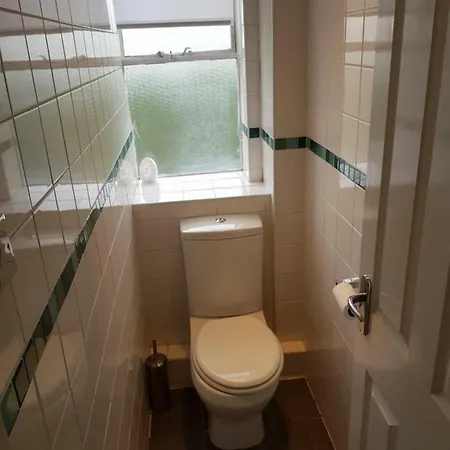 24 Clifton Gardens Pond Field House * Londra