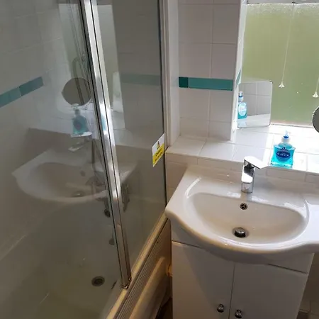 24 Clifton Gardens Pond Field House * Londra