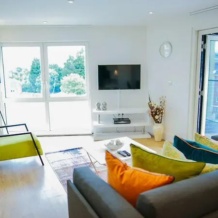 Executive 2 Bed * London