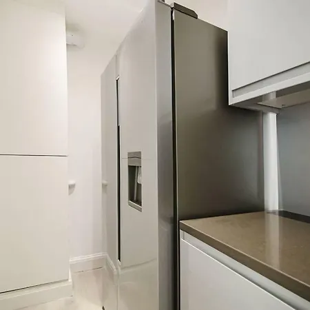 Bright Convenient Flat In Little Venice Apartment *