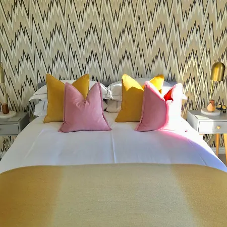 Bed & Breakfast Arments Court London