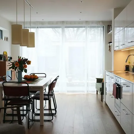 Bright And Elegant 2 Bedroom Flat, Near Notting Hill London