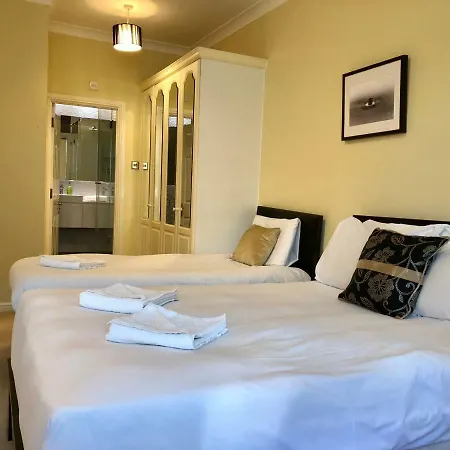Apartment Next To Victoria Station London