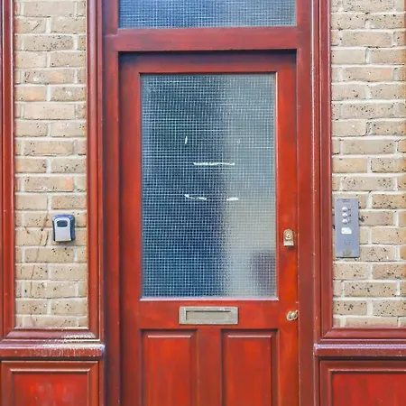Flat Near Liverpool St & Shoreditch London. *