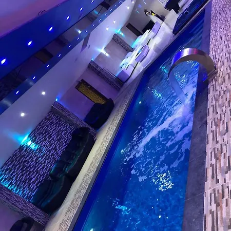 Chigwell Poolhouse London