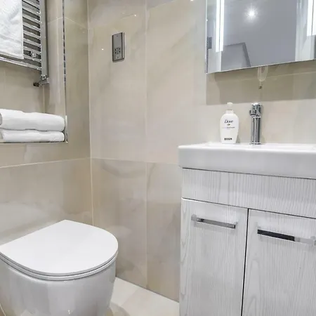 Ta House Guest house Edgware