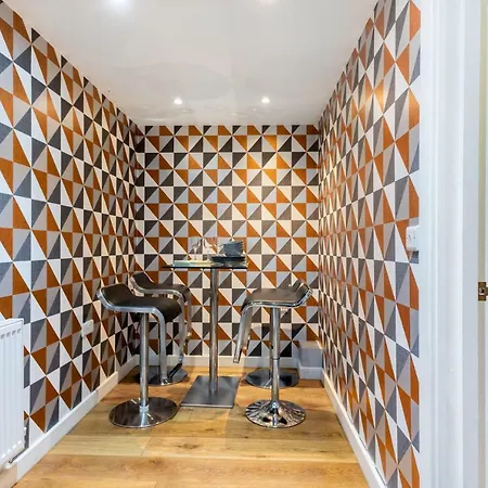 The Norfolk Maisonette - Lovely 4bdr Mews Apartment London