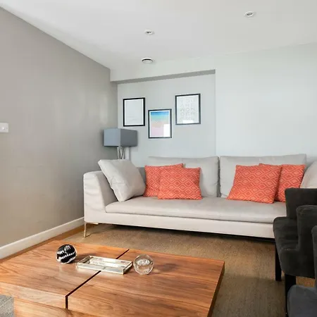 The Norfolk Maisonette - Lovely 4bdr Mews Apartment London