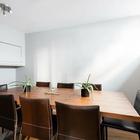 The Norfolk Maisonette - Lovely 4bdr Mews Apartment London