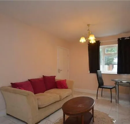Apartment Bourne Court Ruislip