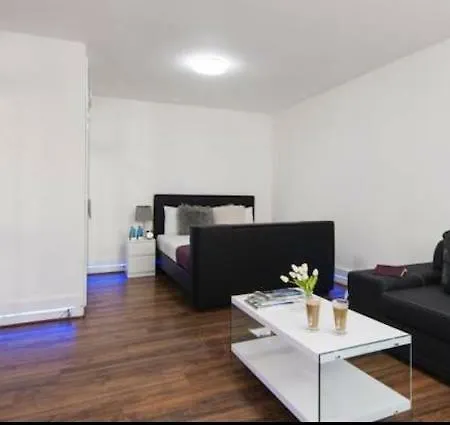 Earls Court Nest Londra