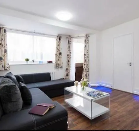 Earls Court Nest Londra