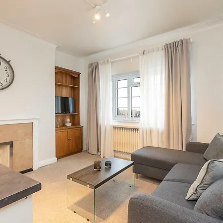 Grand Swiss Apartment