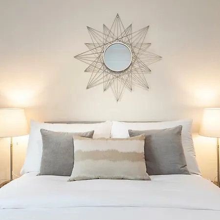 Grand Swiss Apartment