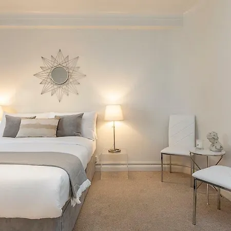 Grand Swiss Apartment