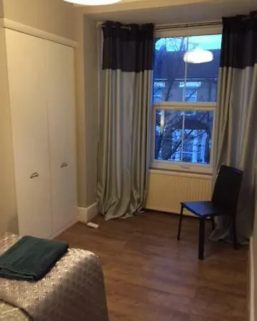 Perfect 2 Bedroom Flat Shepherds Bush W12 Apartment *