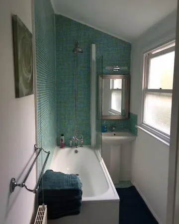Perfect 2 Bedroom Flat Shepherds Bush W12 London