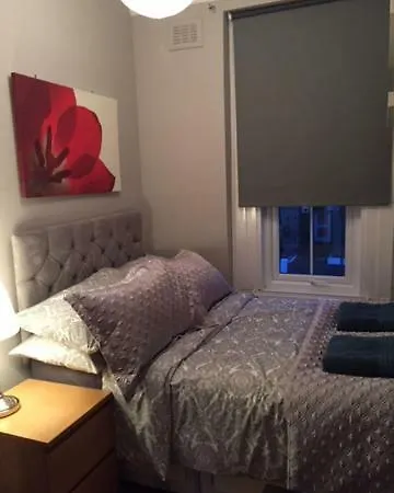 Perfect 2 Bedroom Flat Shepherds Bush W12 Apartment *