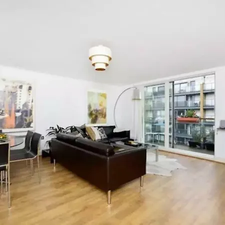 Modern In Central Habitación en casa particular