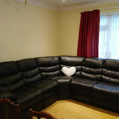 Christchurch 2-bed Апартаменты Харроу