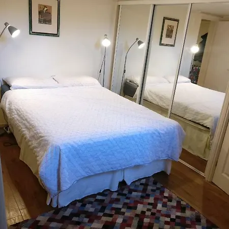 Homestay 1870s Victorian House London