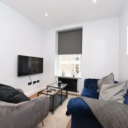 Stylish!! Spacious 2 & 3 Deluxe Near Victoria Station