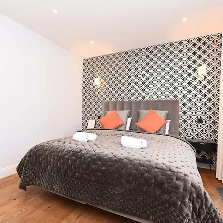 Apartment Stylish!! Spacious 2 & 3 Deluxe Near Victoria Station