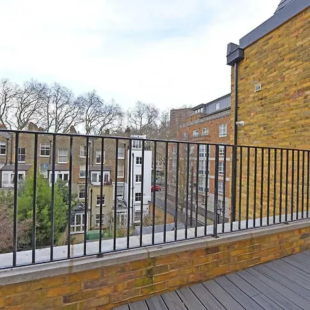 Stylish!! Spacious 2 & 3 Deluxe Near Victoria Station Apartment *